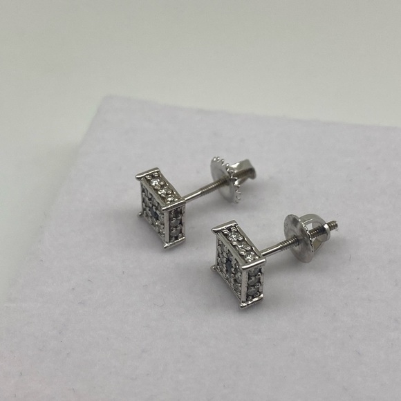 Elegant 14k solid white gold 0.70ct lab grown diamond 0.03ct black diamond